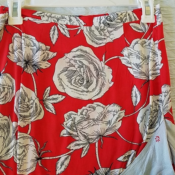 Asymmetrical floral skirt - Picture 4 of 5